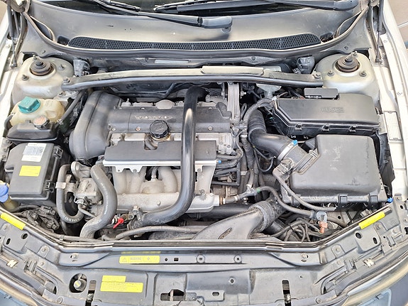 Volvo XC70 2 of 4