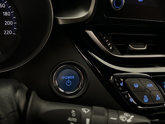 Toyota C-HR 17 of 27