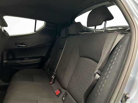 Toyota C-HR 13 of 27