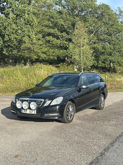 Mercedes-Benz E350 2 of 6