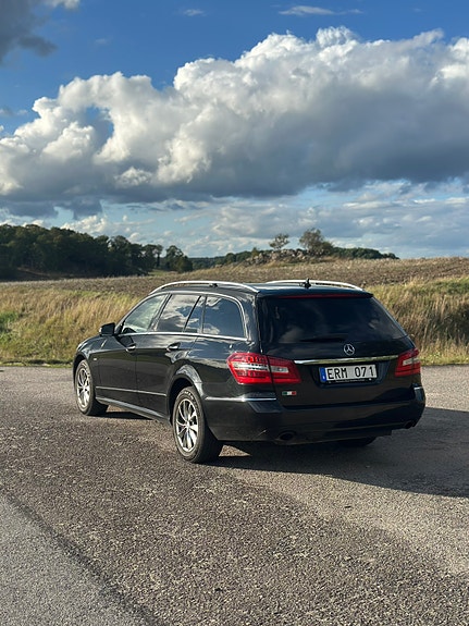 Mercedes-Benz E350 4 of 6