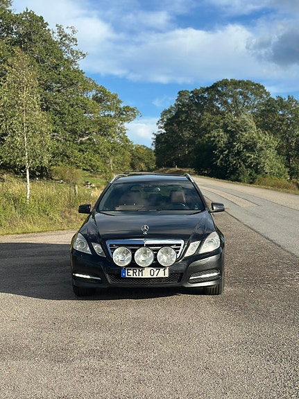 Mercedes-Benz E350 3 of 6