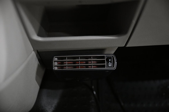 Volkswagen Caravelle 28 of 30