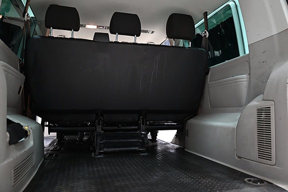 Volkswagen Caravelle 9 of 30