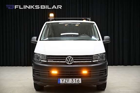 Volkswagen Caravelle 18 of 30