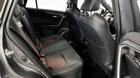 Toyota RAV4 5 of 18