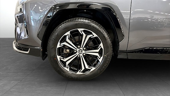 Toyota RAV4 9 of 18