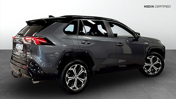 Toyota RAV4 2 of 18