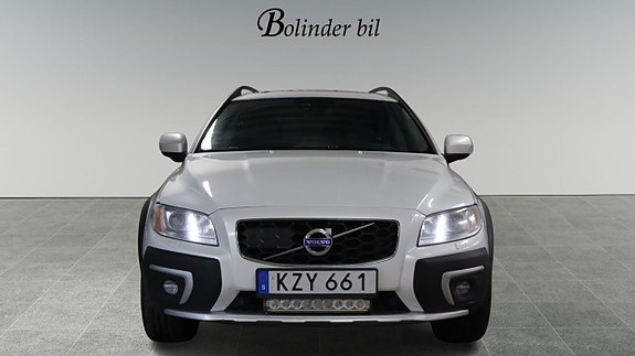 Volvo XC70 2 of 22