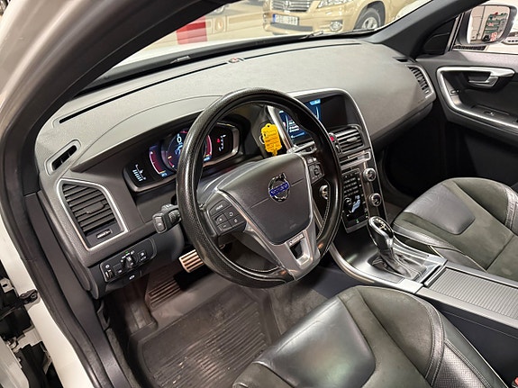 Volvo XC60 13 of 21