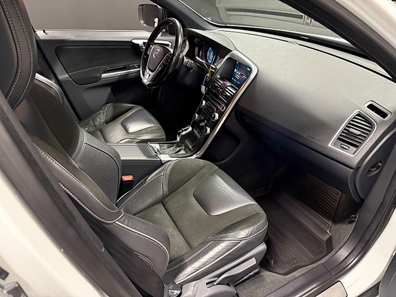 Volvo XC60 14 of 21