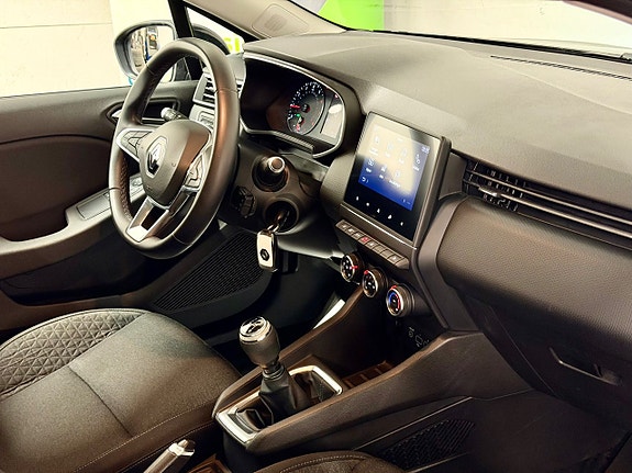 Renault Clio 10 of 16