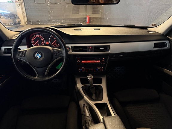 BMW 318d 12 of 18
