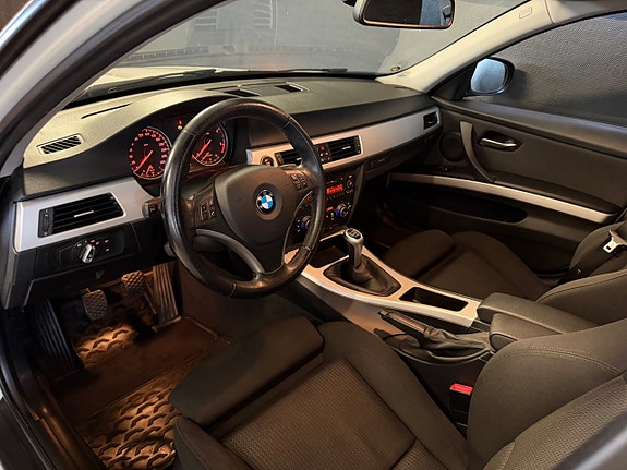 BMW 318d 9 of 18