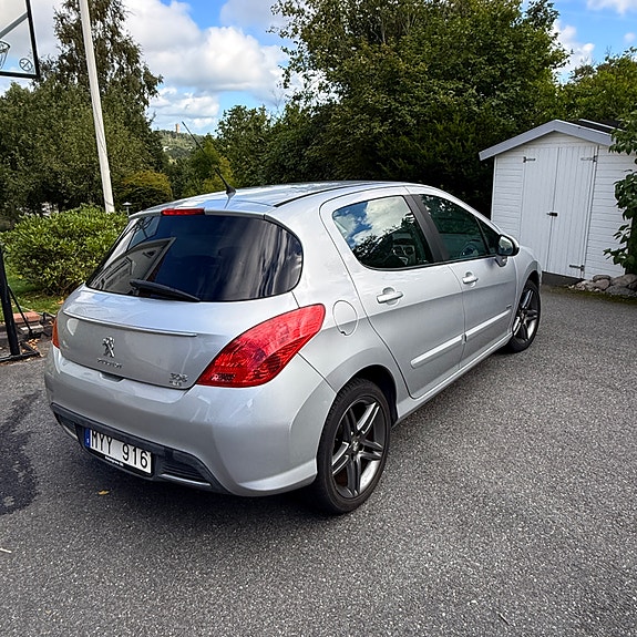 Peugeot 308 2 of 7
