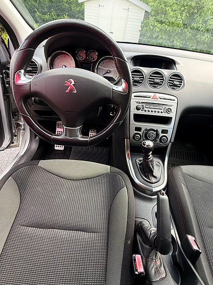 Peugeot 308 4 of 7