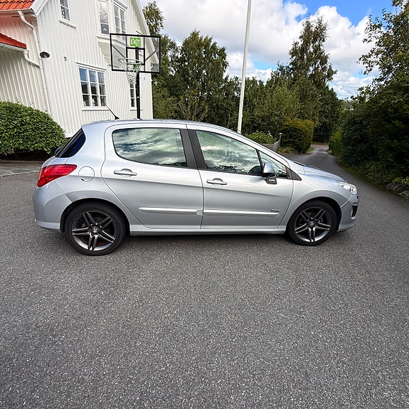 Peugeot 308 3 of 7