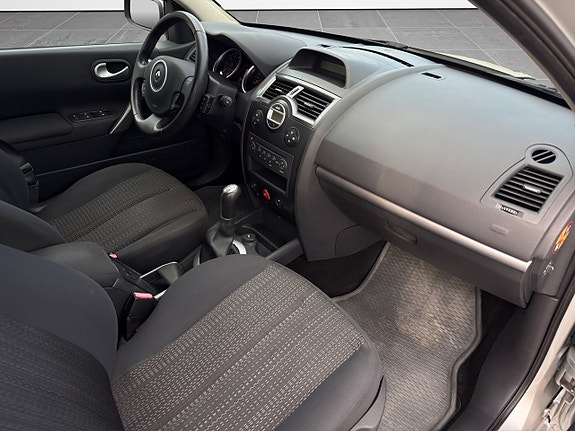 Renault Megane 11 of 13