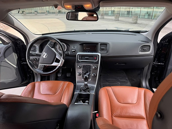 Volvo V60 4 of 8