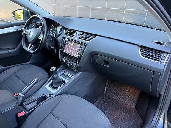 Skoda Octavia 10 of 27