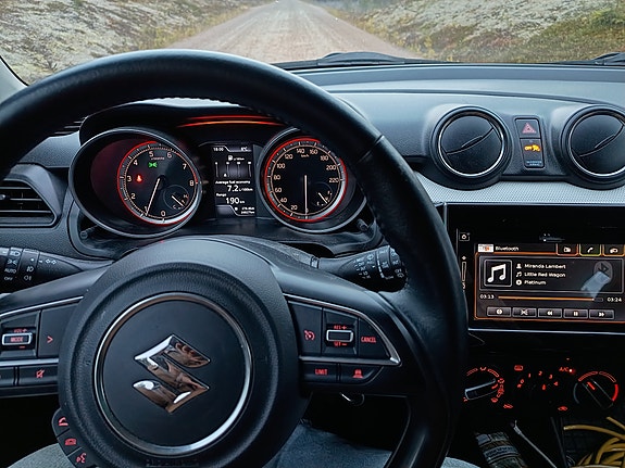 Suzuki Swift 3 of 5