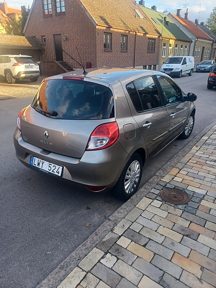 Renault Clio 2 of 8