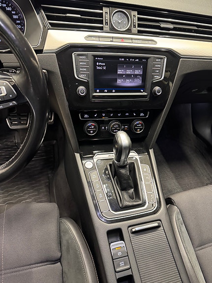 Volkswagen Passat Alltrack 12 of 22