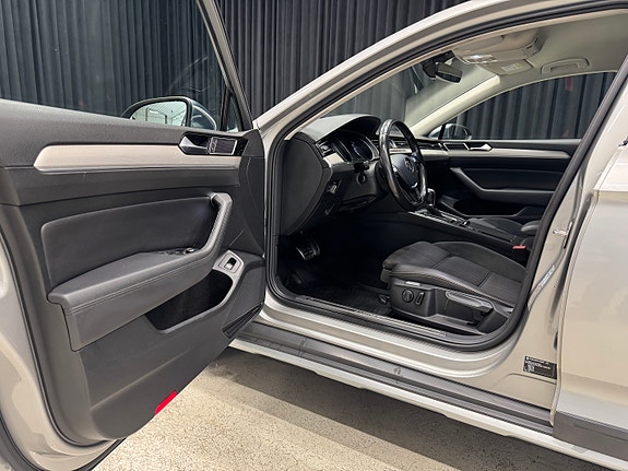 Volkswagen Passat Alltrack 11 of 22
