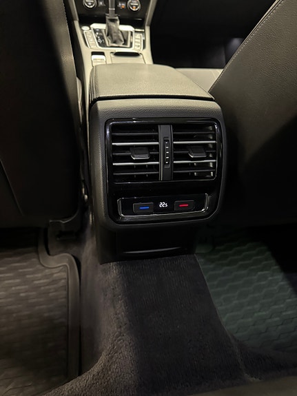 Volkswagen Passat Alltrack 13 of 22