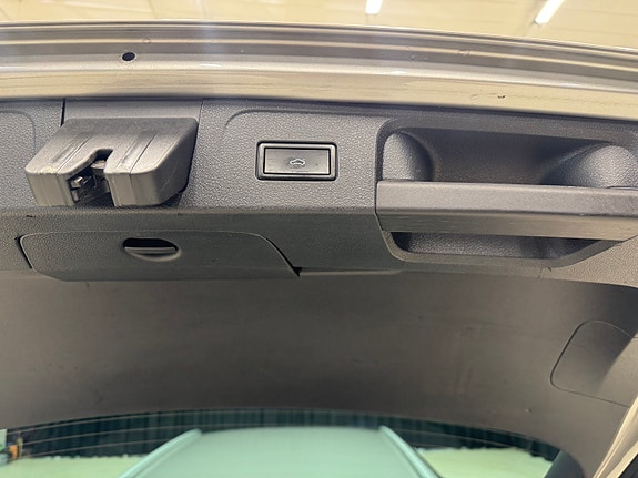 Volkswagen Passat Alltrack 17 of 22