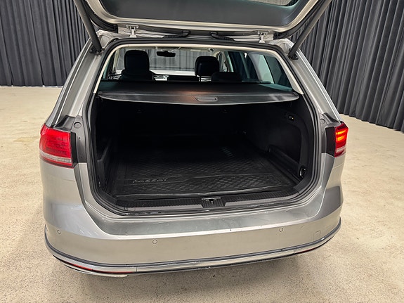 Volkswagen Passat Alltrack 19 of 22