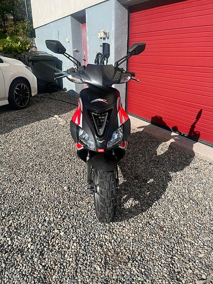 Aprilia SR 50 carbon 3 of 5