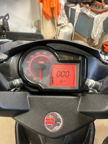 Aprilia SR 50 carbon 5 of 5