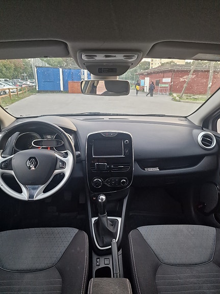 Renault Clio 9 of 12