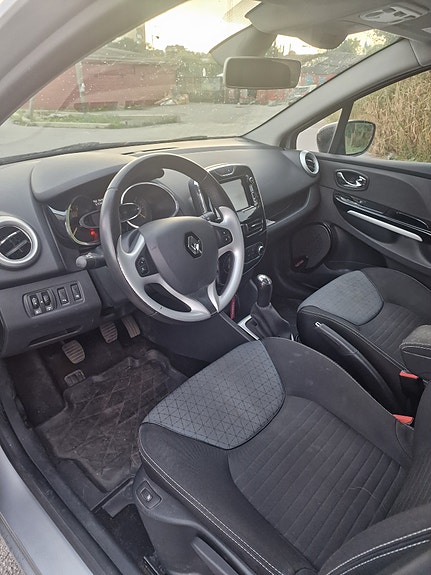 Renault Clio 12 of 12