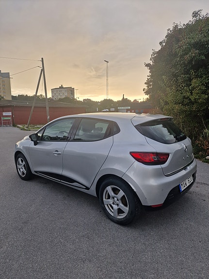 Renault Clio 10 of 12