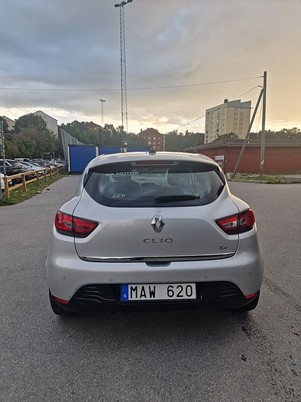 Renault Clio 8 of 12