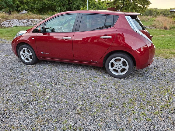 Nissan Leaf 2 of 8