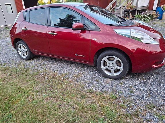 Nissan Leaf 3 of 8