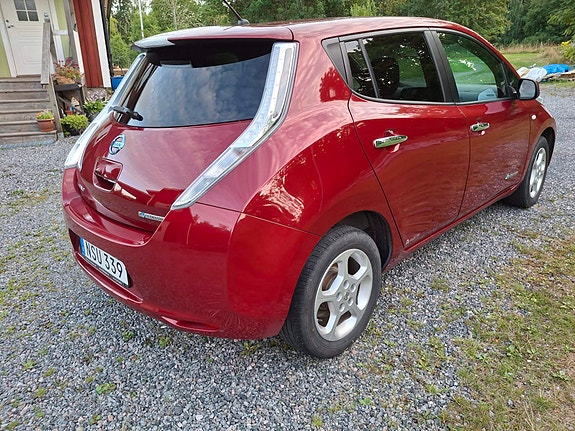 Nissan Leaf 4 of 8
