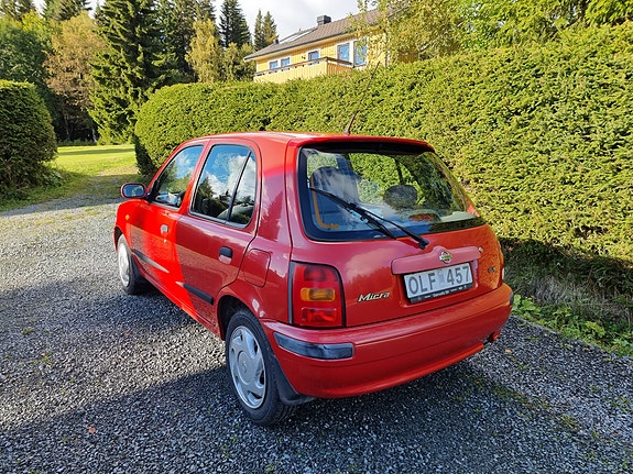 Nissan Micra 2 of 12