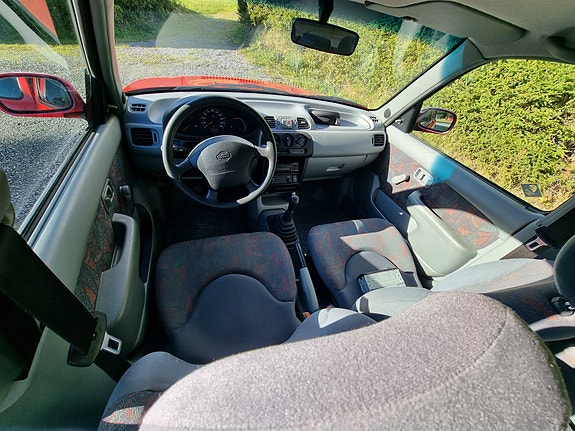 Nissan Micra 4 of 12
