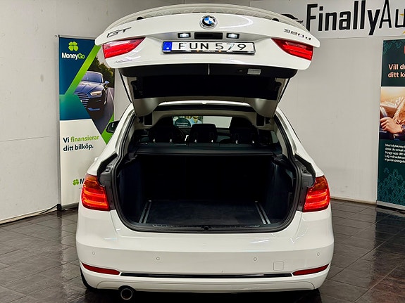 BMW 320d 13 of 16
