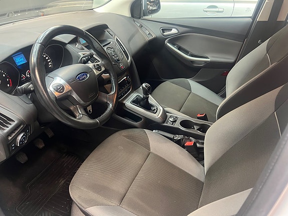 Ford Focus 9 of 16