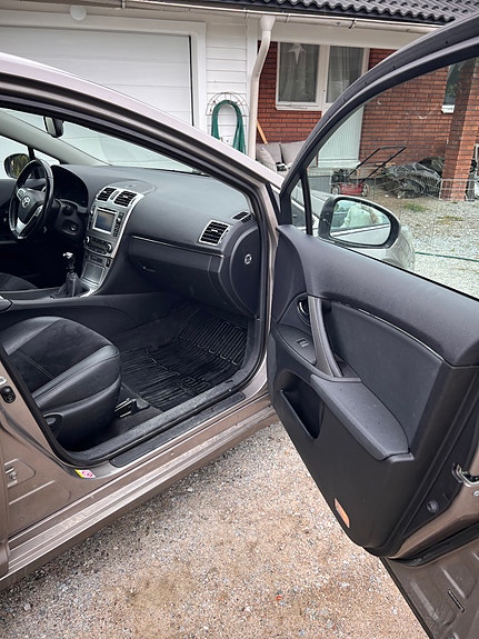 Toyota Avensis 7 of 11