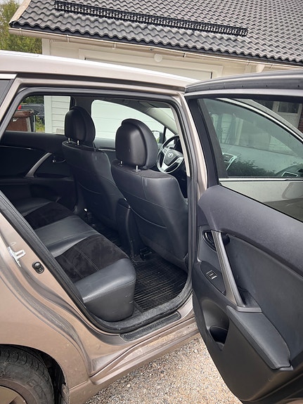 Toyota Avensis 8 of 11