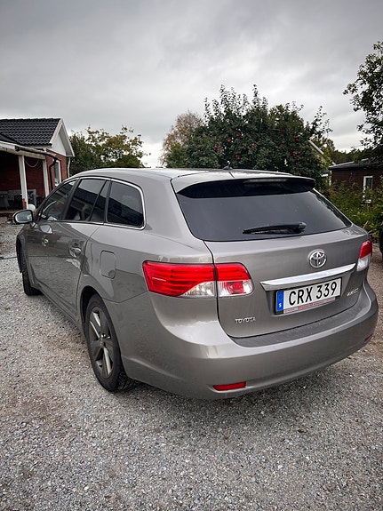 Toyota Avensis 3 of 11