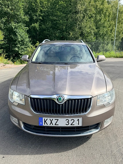 Skoda Superb 2 of 14
