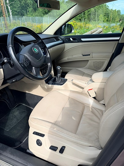 Skoda Superb 7 of 14
