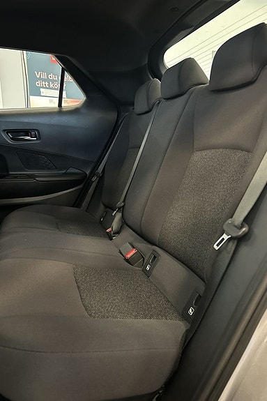 Toyota C-HR 14 of 30